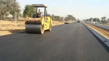 Rains force contractors to revisit rehabilitated roads in Kwekwe.
